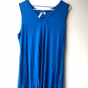Blue sleeveless tunic top with back button detail